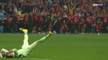 Muslera golü attı, ağlamaya başladı!