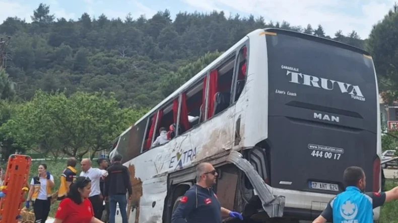 Çanakkale’de zincirleme kaza! 6 ölü