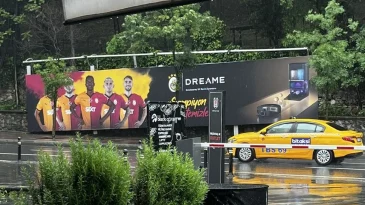 Beşiktaşlıları sinirlendiren Galatasaray reklamı!