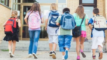 Komşuda salgın patladı, 9 okul apar topar kapatıldı!