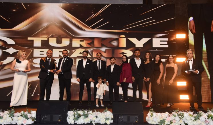 Tiny Köy ödüllere doymuyor! Yılın Tiny House Markası – Yılın Doğal Yaşam Projesi…