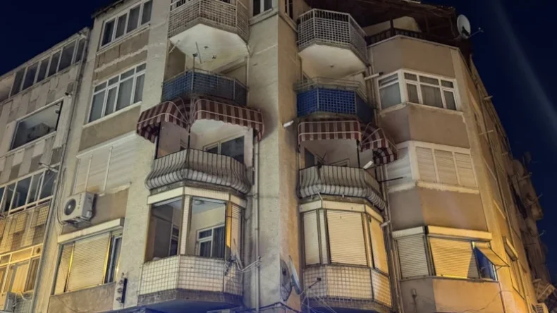 Edirne’de panik anları! Kolonu patlayan 18 dairelik apartman tahliye edildi