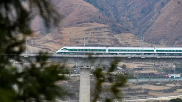 Çin’de test treni işçilere çarptı: 11 ölü